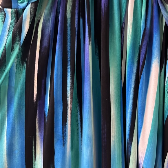 Gorgeous unique dress - Picture 3 of 5